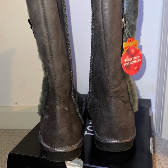 NEVER WORN BRAND NEW SONOMA TALL FURRY GRAY BOOT UGG TYPE!! - Picture 6 of 7